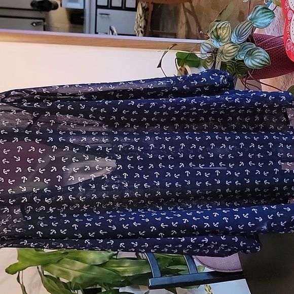 Top - Picture 2 of 2